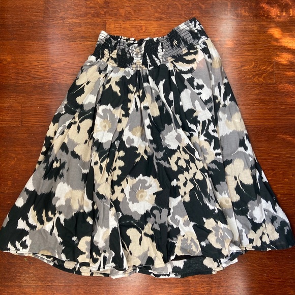 Adrianna Papéll linen top with V back size 10 - Picture 3 of 6